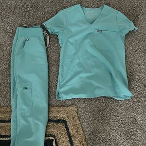 FIGS Seaglass Scrub set